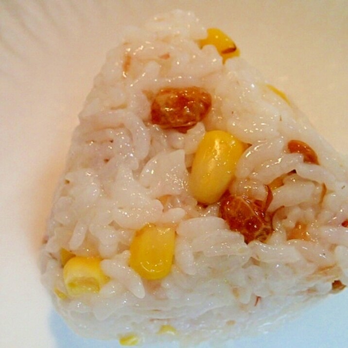 ❤コーンとドライ納豆とおかかのすし飯おにぎり❤